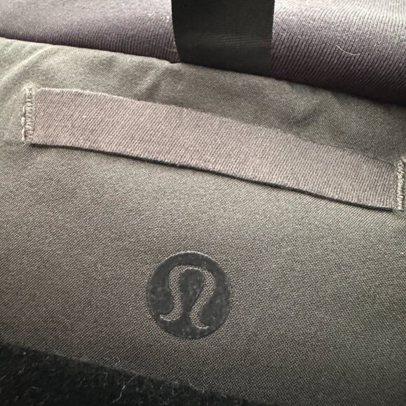 MENS Lululemon "Cold City" Parka in Black, size Small - Picture 8 of 12